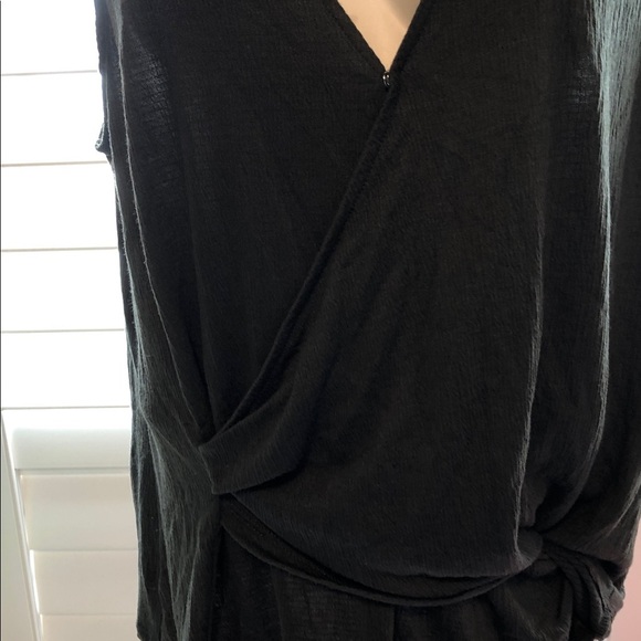 14th & Union Black Sleeveless Wrap Tank Top - Picture 2 of 9